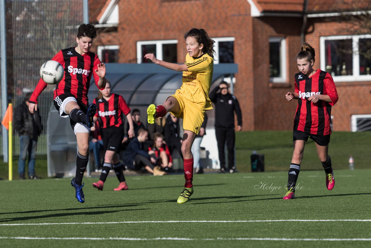 Bild 330 - B-Juniorinnen SG Weststeinburg/Bei - SV Fisia 03 : Ergebnis: 1:2